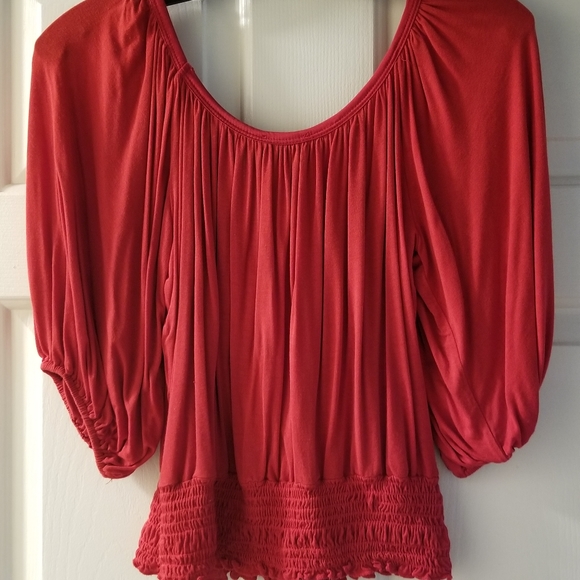 Bebe top with keyhole opening and ruffles - Picture 2 of 5